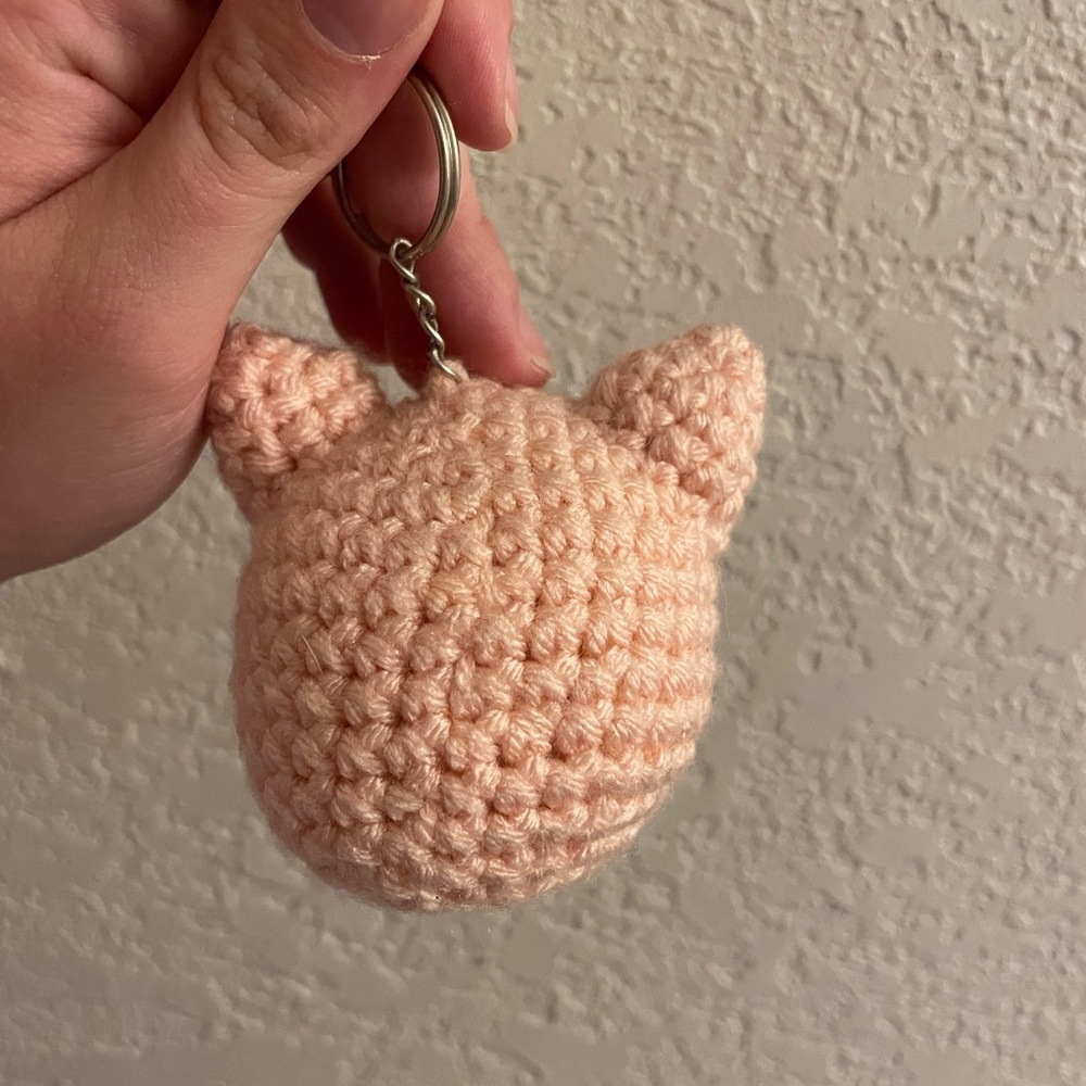 Crocheted Pig Keychain - Picture 3 of 4